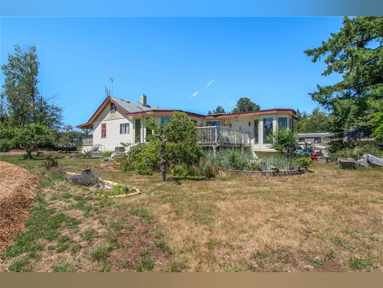 8712 N Island Highway, Black Creek, BC, V0R 1C0 - 41