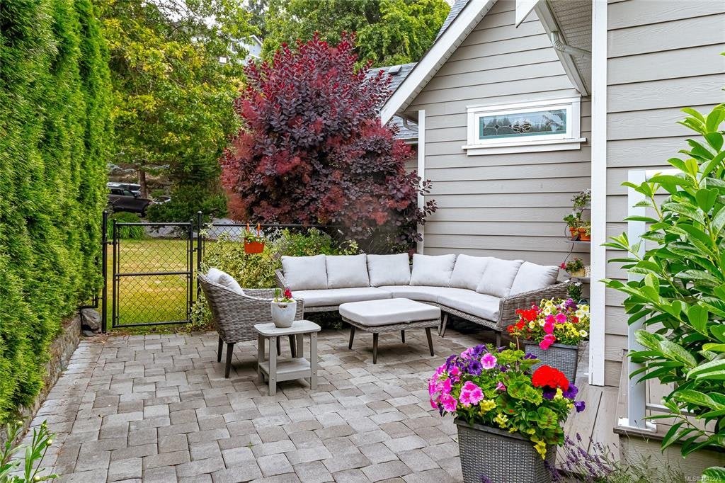 1927 Riverside Drive, View Royal, BC, V9B 6H9 - 26