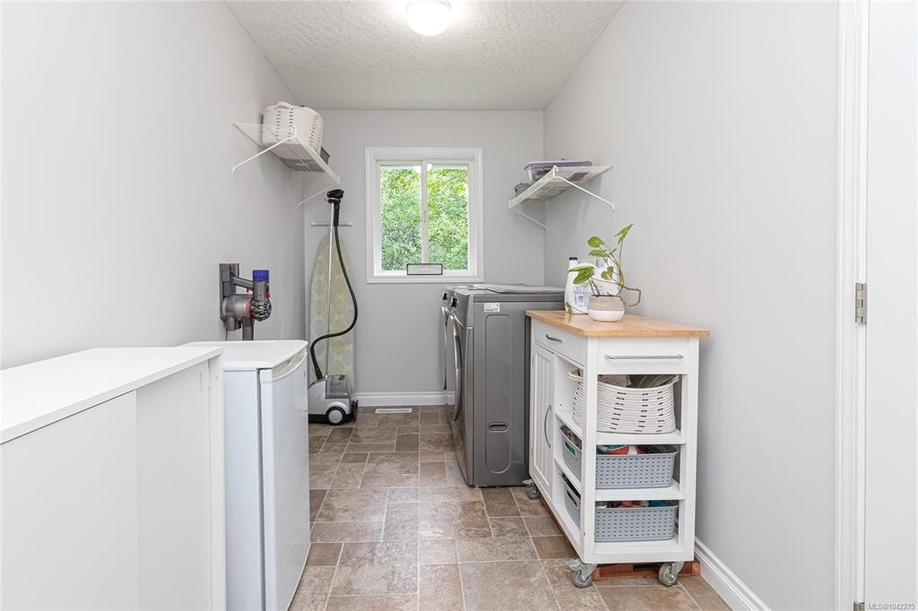1927 Riverside Drive, View Royal, BC, V9B 6H9 - 21