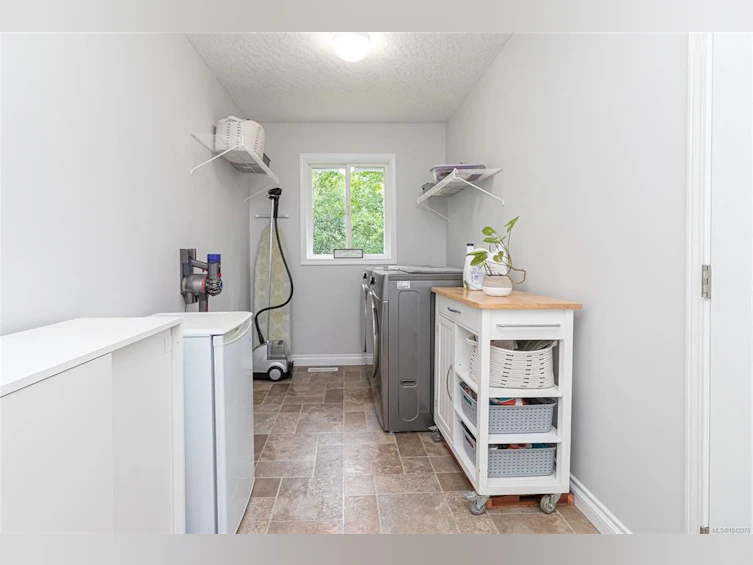 1927 Riverside Drive, View Royal, BC, V9B 6H9 - 21