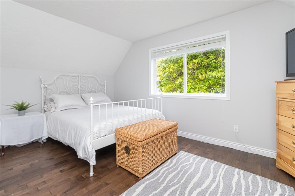 1927 Riverside Drive, View Royal, BC, V9B 6H9 - 17
