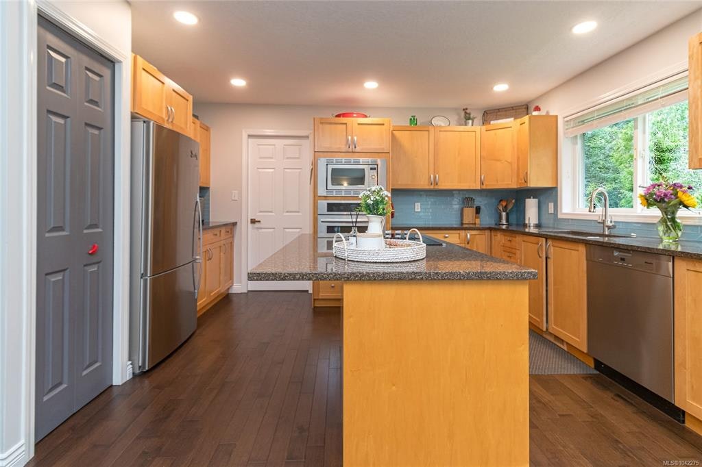 1927 Riverside Drive, View Royal, BC, V9B 6H9 - 7