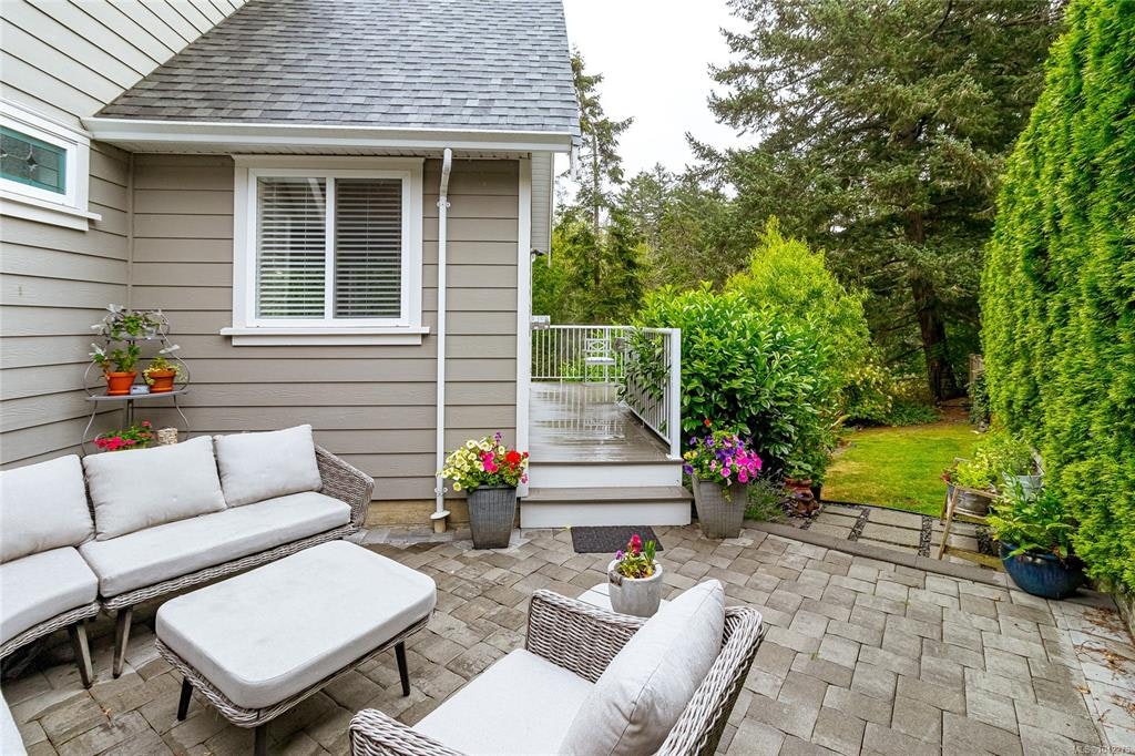 1927 Riverside Drive, View Royal, BC, V9B 6H9 - 25