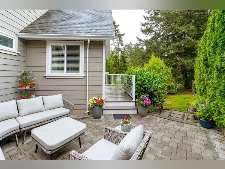 1927 Riverside Drive, View Royal, BC, V9B 6H9 - 25