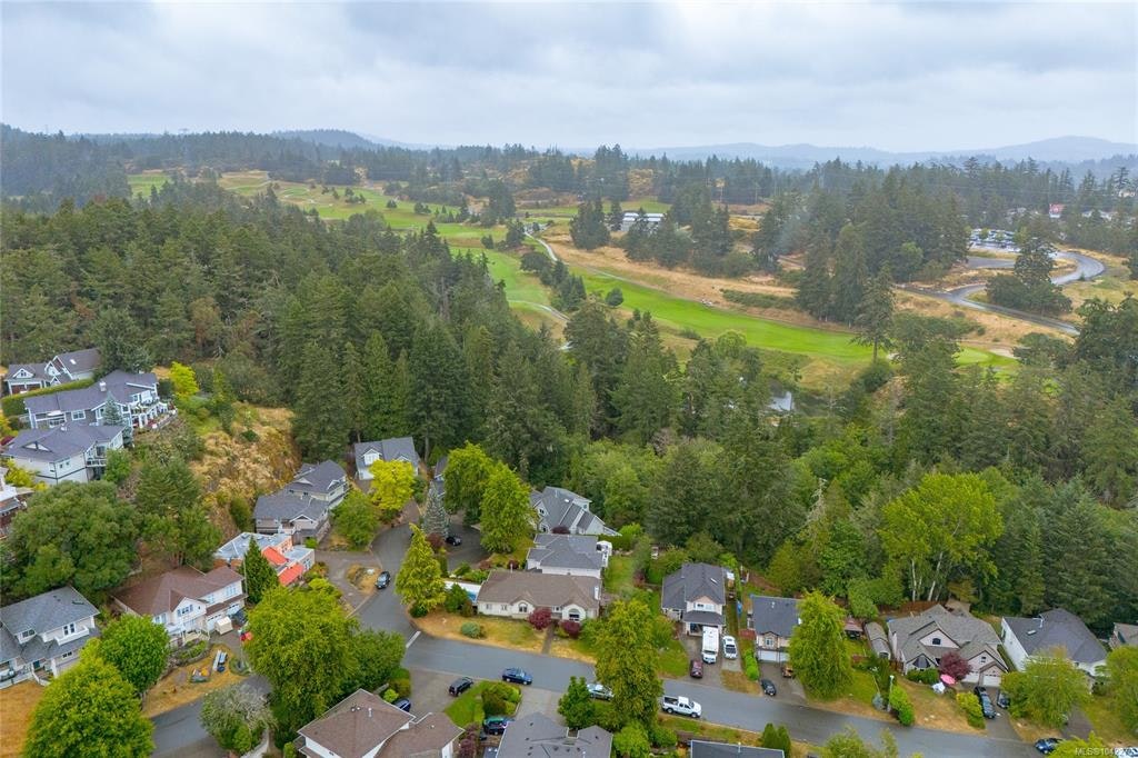 1927 Riverside Drive, View Royal, BC, V9B 6H9 - 16