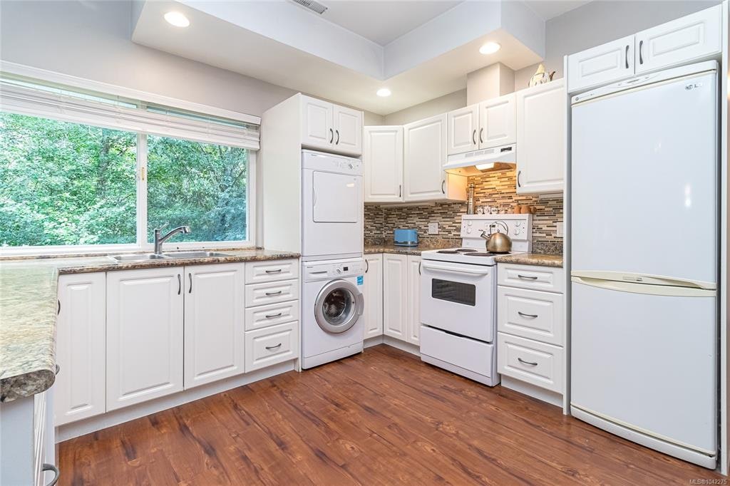 1927 Riverside Drive, View Royal, BC, V9B 6H9 - 35