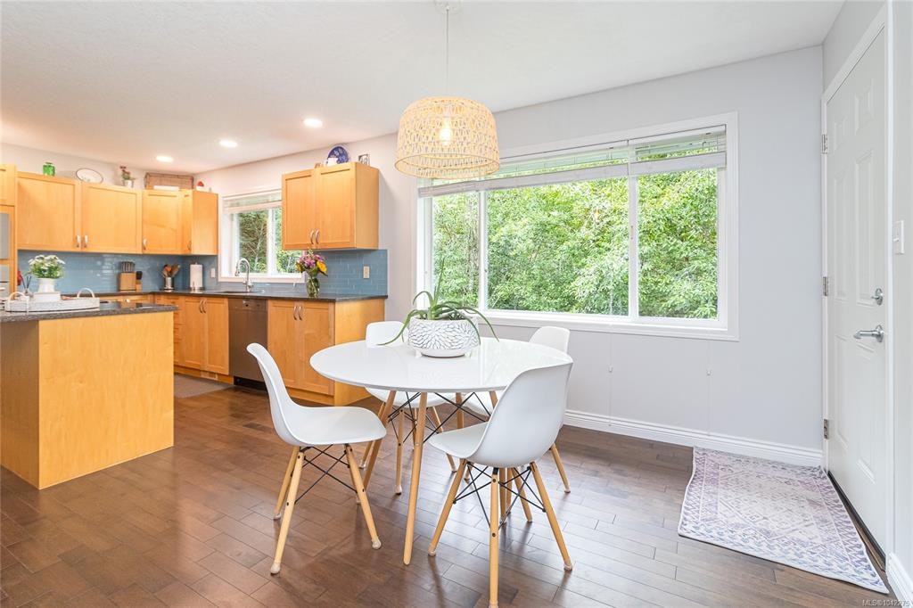 1927 Riverside Drive, View Royal, BC, V9B 6H9 - 10