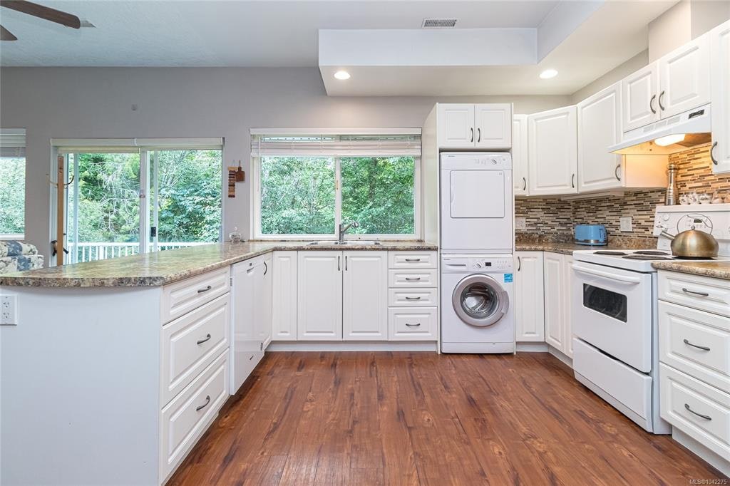 1927 Riverside Drive, View Royal, BC, V9B 6H9 - 36