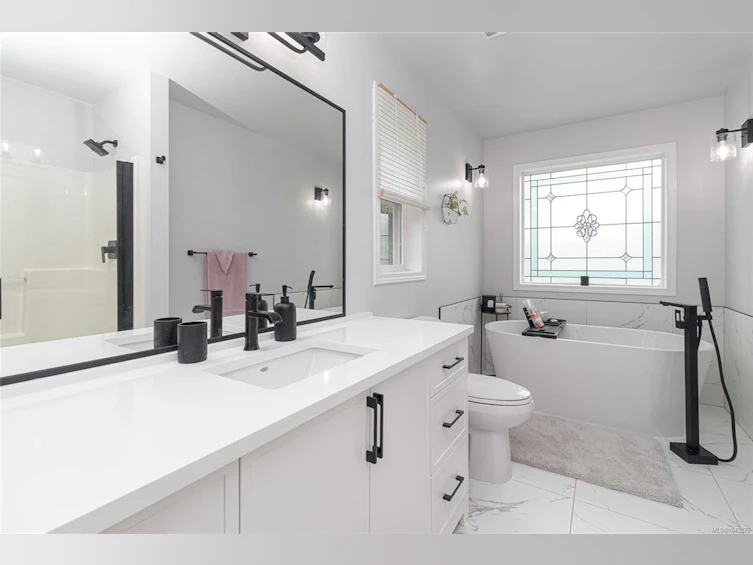 1927 Riverside Drive, View Royal, BC, V9B 6H9 - 14
