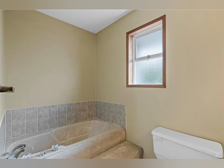 718 Isle View Place, Nanaimo, BC, V9V 1B4 - 32