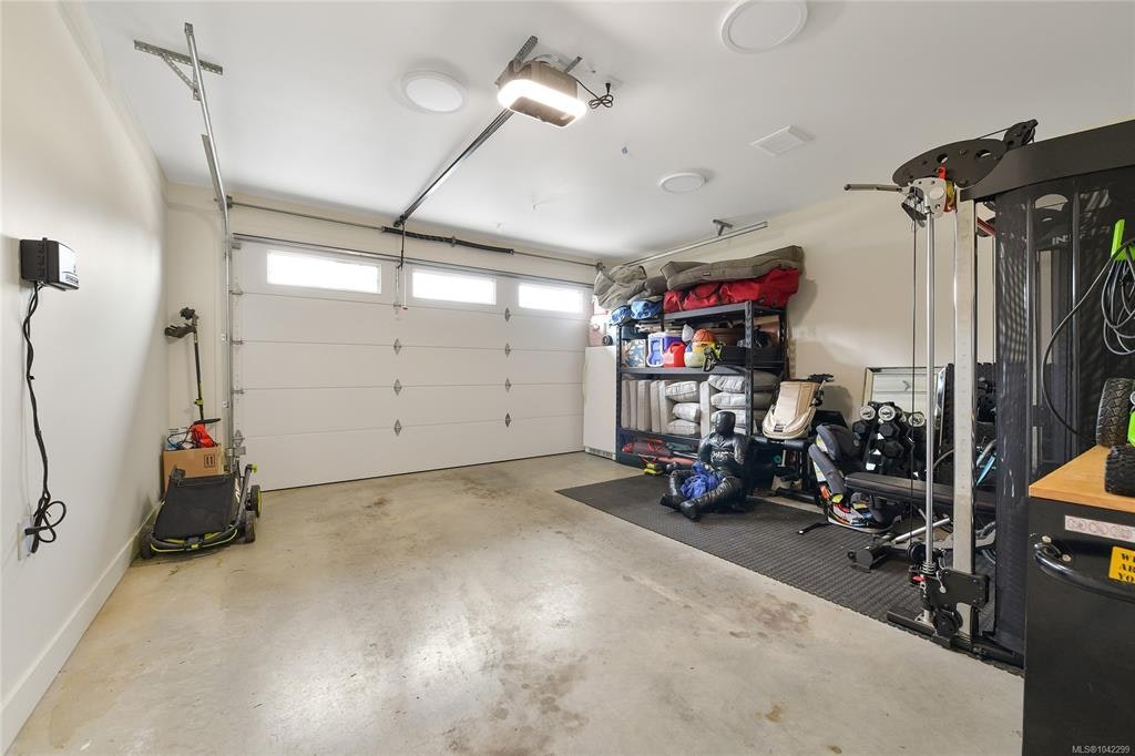4317 Majestic Drive, Saanich, BC, V8N 3H1 - 43