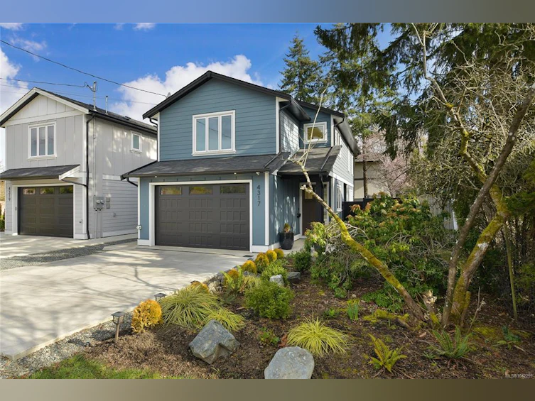 4317 Majestic Drive, Saanich, BC, V8N 3H1 - 2
