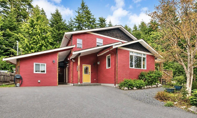 1302 Victoria Road