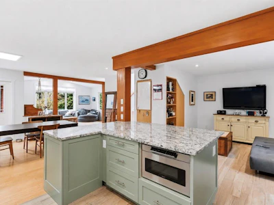 1302 Victoria Road - 5