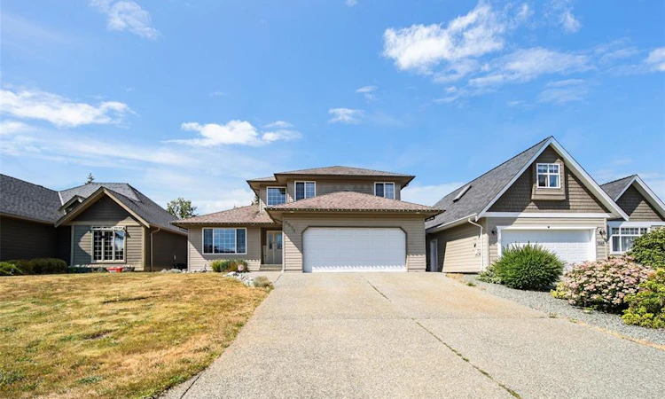 5575 E Woodland Crescent