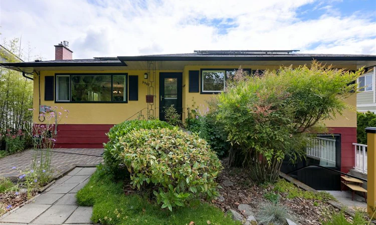 3967 Rainbow Street