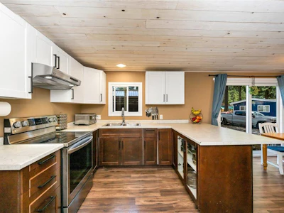 8-3560 Hallberg Road - 2