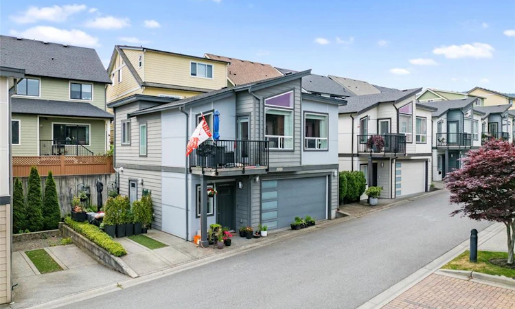 1005 Boeing Close