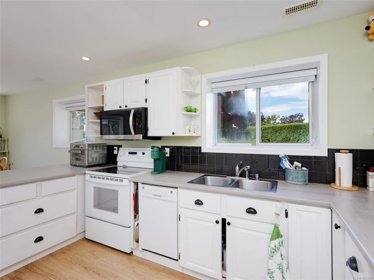 860 Falaise Crescent, Saanich, BC, V8Y 1A1 - 18