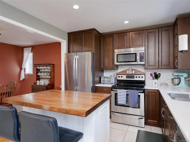 860 Falaise Crescent, Saanich, BC, V8Y 1A1 - 7