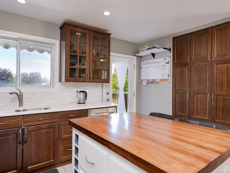 860 Falaise Crescent, Saanich, BC, V8Y 1A1 - 8