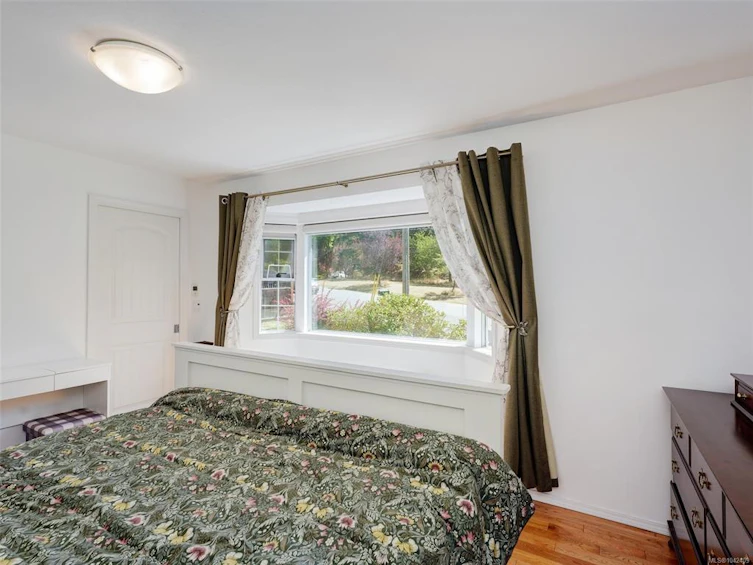 860 Falaise Crescent, Saanich, BC, V8Y 1A1 - 10
