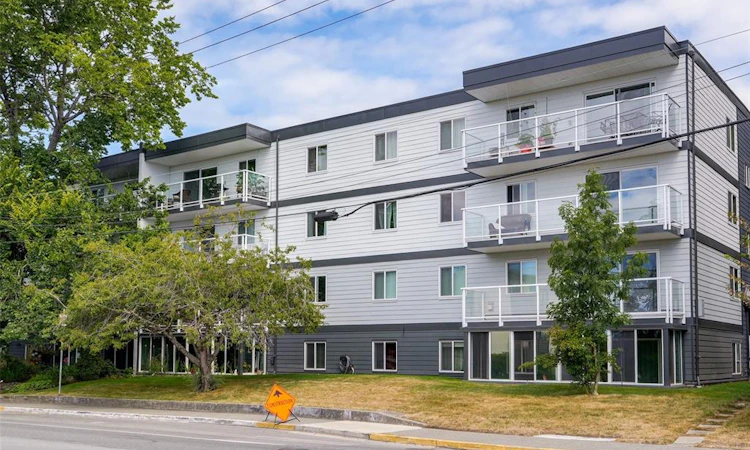 207-1124 Esquimalt Road