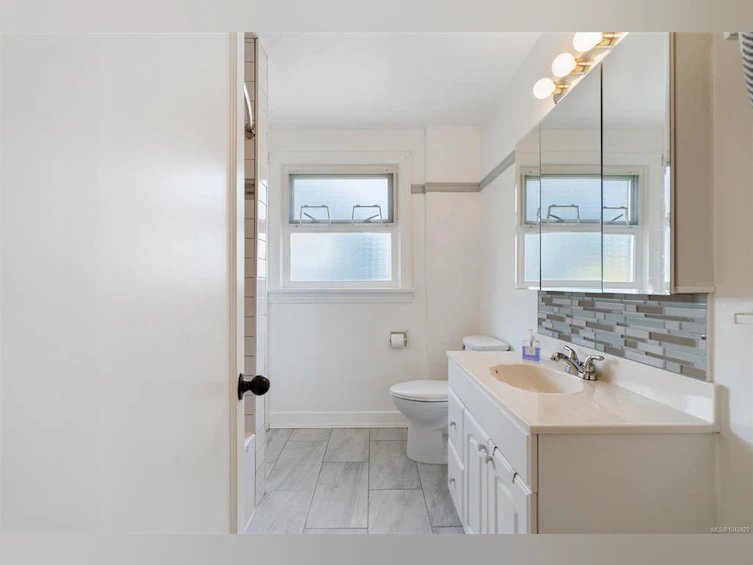 3161 Donald Street, Saanich, BC, V8V 3P7 - 11