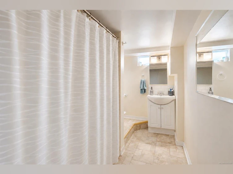3161 Donald Street, Saanich, BC, V8V 3P7 - 31