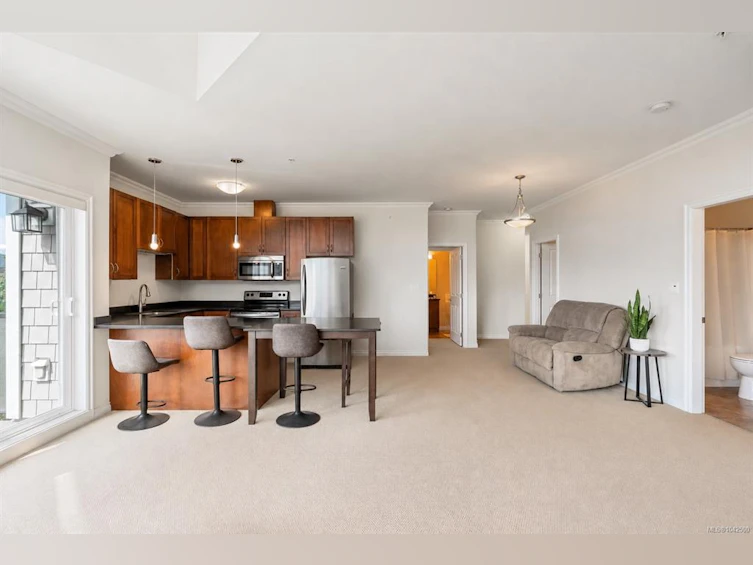 308-9751 Fourth Street, Sidney, BC, V8L 2Y9 - 9