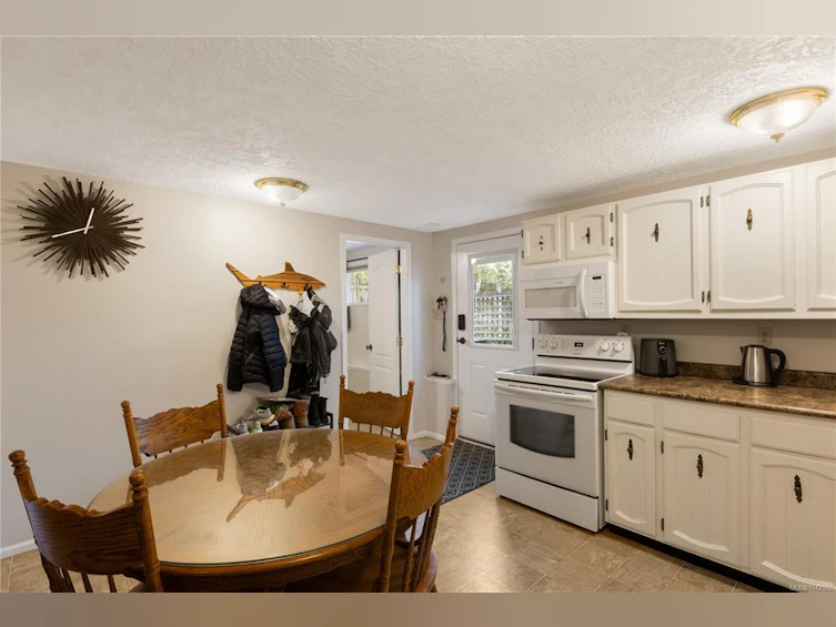 1730 Christmas Avenue, Saanich, BC, V8P 2X9 - 14