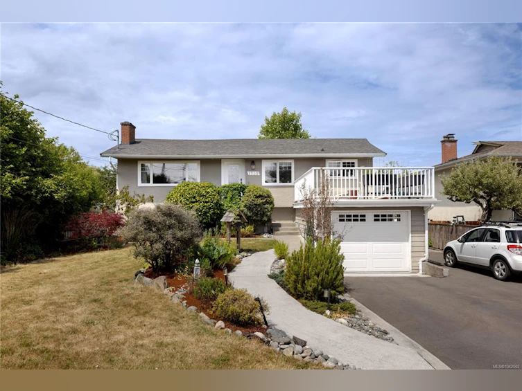 1730 Christmas Avenue, Saanich, BC, V8P 2X9