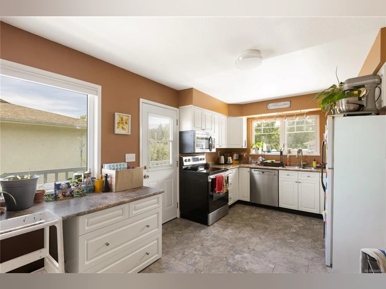 1730 Christmas Avenue, Saanich, BC, V8P 2X9 - 5