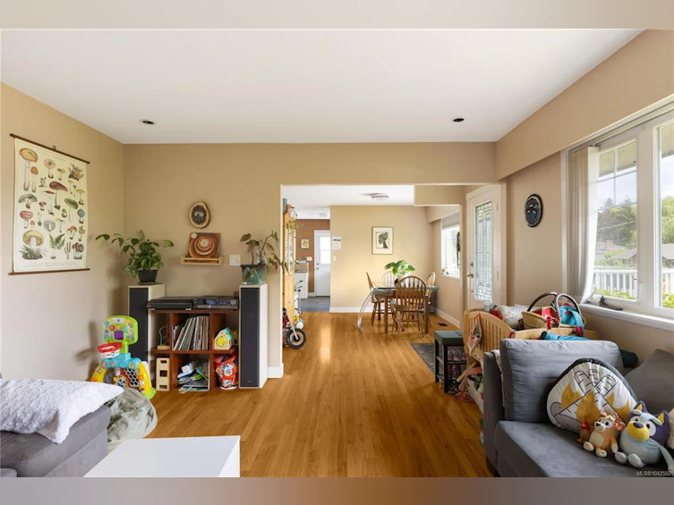 1730 Christmas Avenue, Saanich, BC, V8P 2X9 - 3