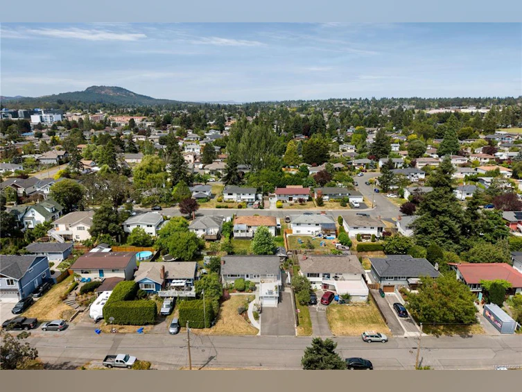 1730 Christmas Avenue, Saanich, BC, V8P 2X9 - 25
