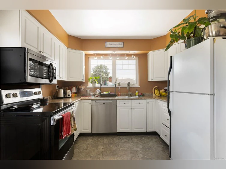 1730 Christmas Avenue, Saanich, BC, V8P 2X9 - 7
