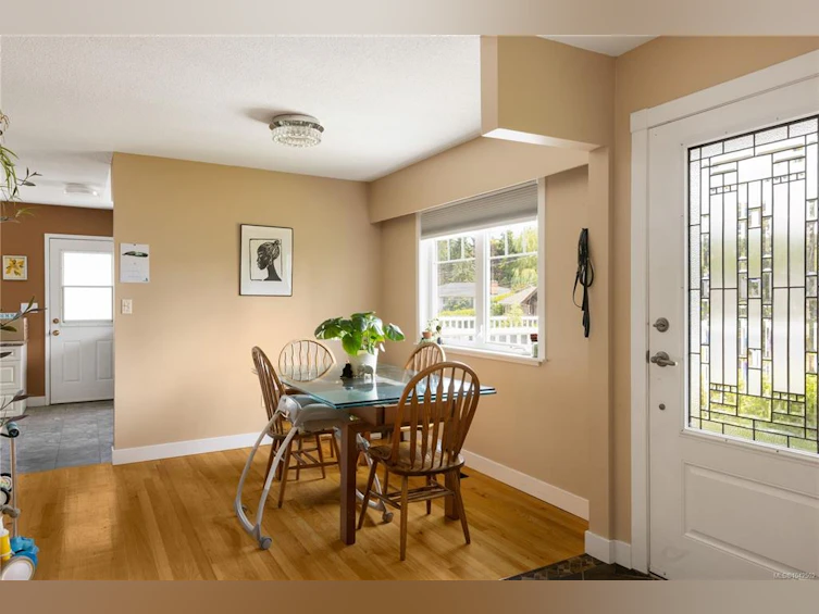 1730 Christmas Avenue, Saanich, BC, V8P 2X9 - 4