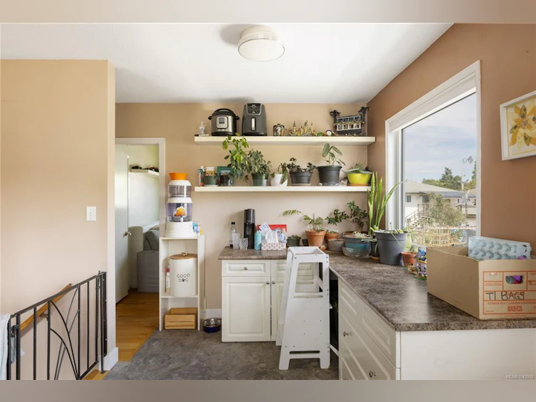 1730 Christmas Avenue, Saanich, BC, V8P 2X9 - 8