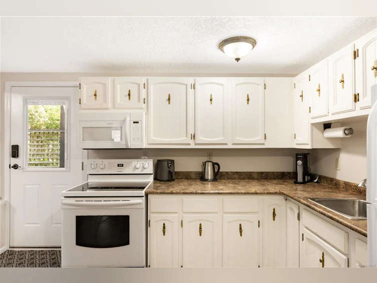 1730 Christmas Avenue, Saanich, BC, V8P 2X9 - 15