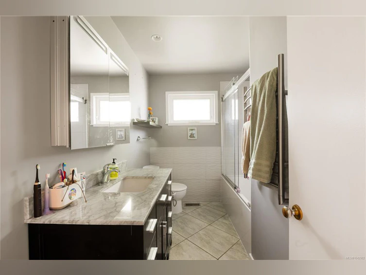1730 Christmas Avenue, Saanich, BC, V8P 2X9 - 12