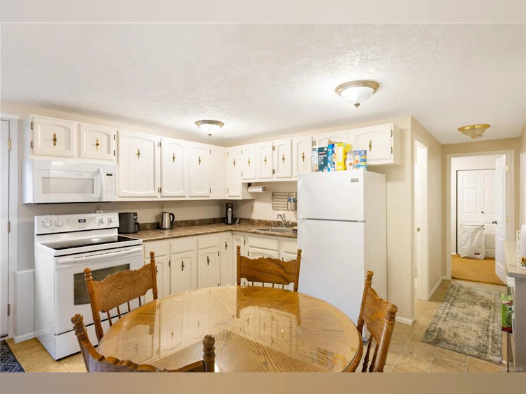 1730 Christmas Avenue, Saanich, BC, V8P 2X9 - 18