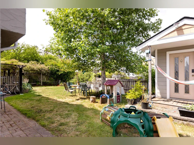 1730 Christmas Avenue, Saanich, BC, V8P 2X9 - 23