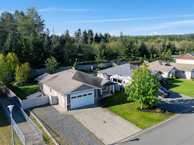 117 Strathcona Way - 2