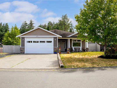117 Strathcona Way - 3