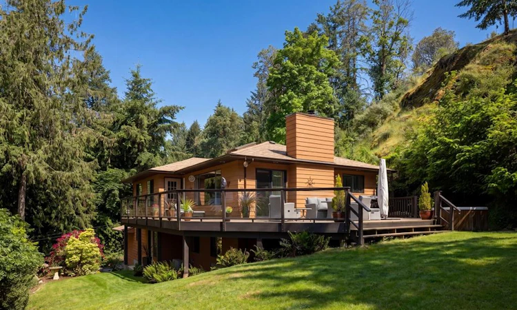 7084 Willis Point Road