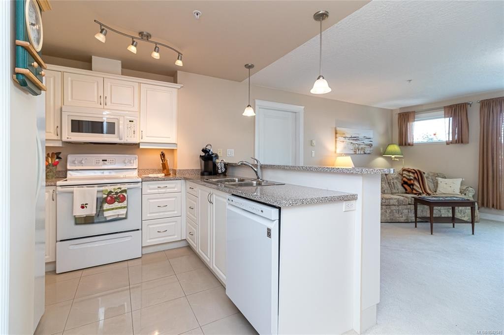 304-4536 Viewmont Avenue, Saanich, BC, V8Z 5L2