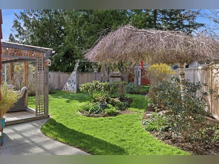 647 Temple Street, Parksville, BC, V9P 1B4 - 29