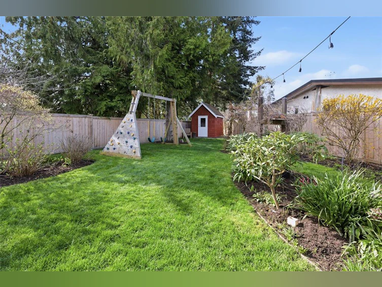 647 Temple Street, Parksville, BC, V9P 1B4 - 30