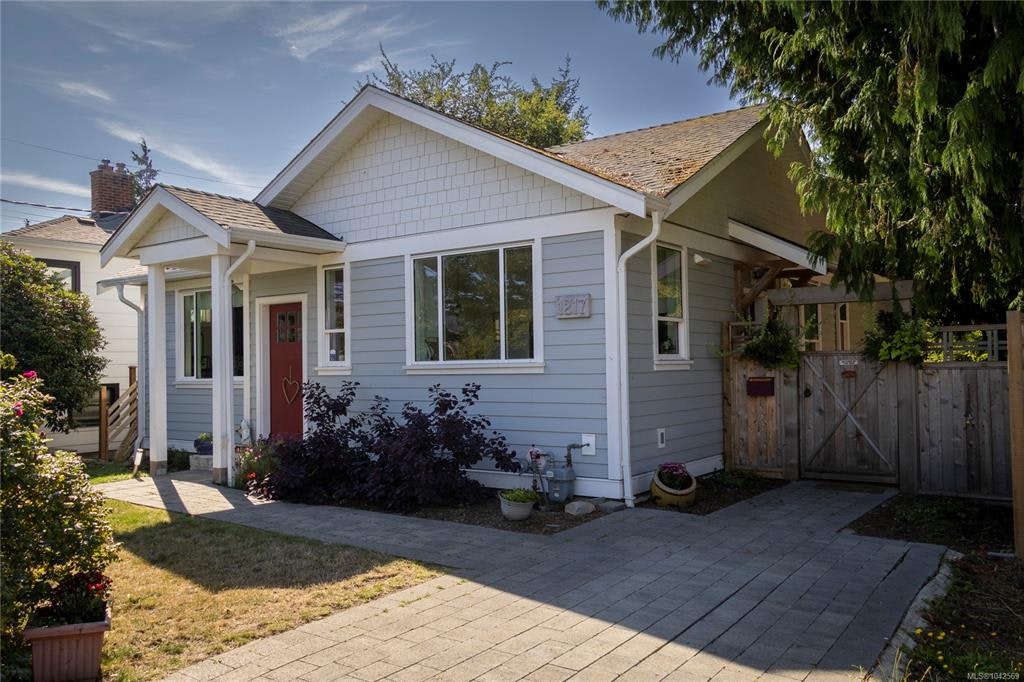 1217 May Street, Victoria, BC, V8V 2S8