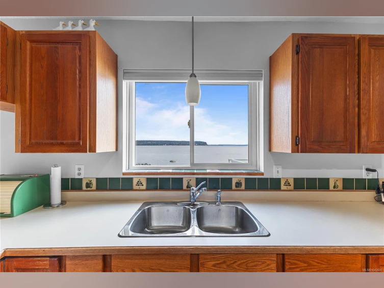 1081 S Island Highway, Campbell River, BC, V9W 1B4 - 7